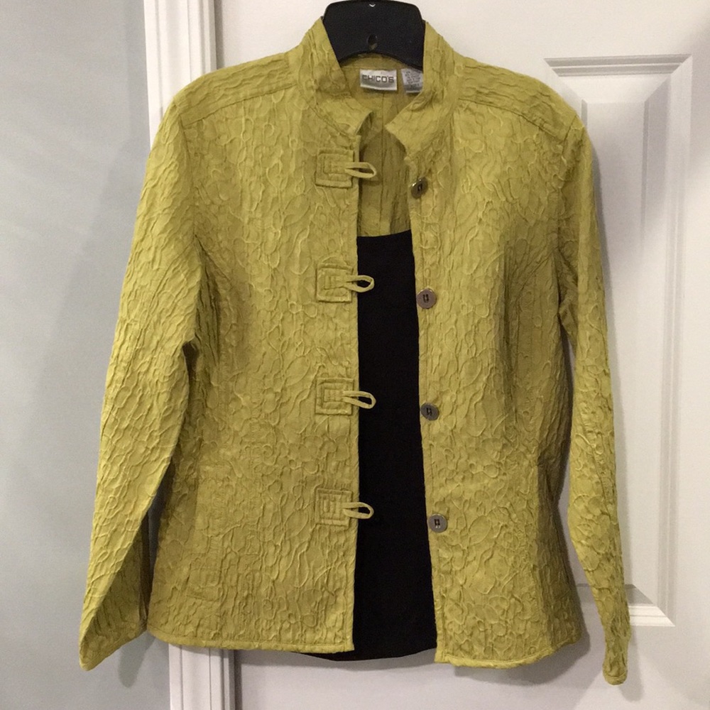 💚 Chico’s Green Jacket Sleek Button Closure 💚